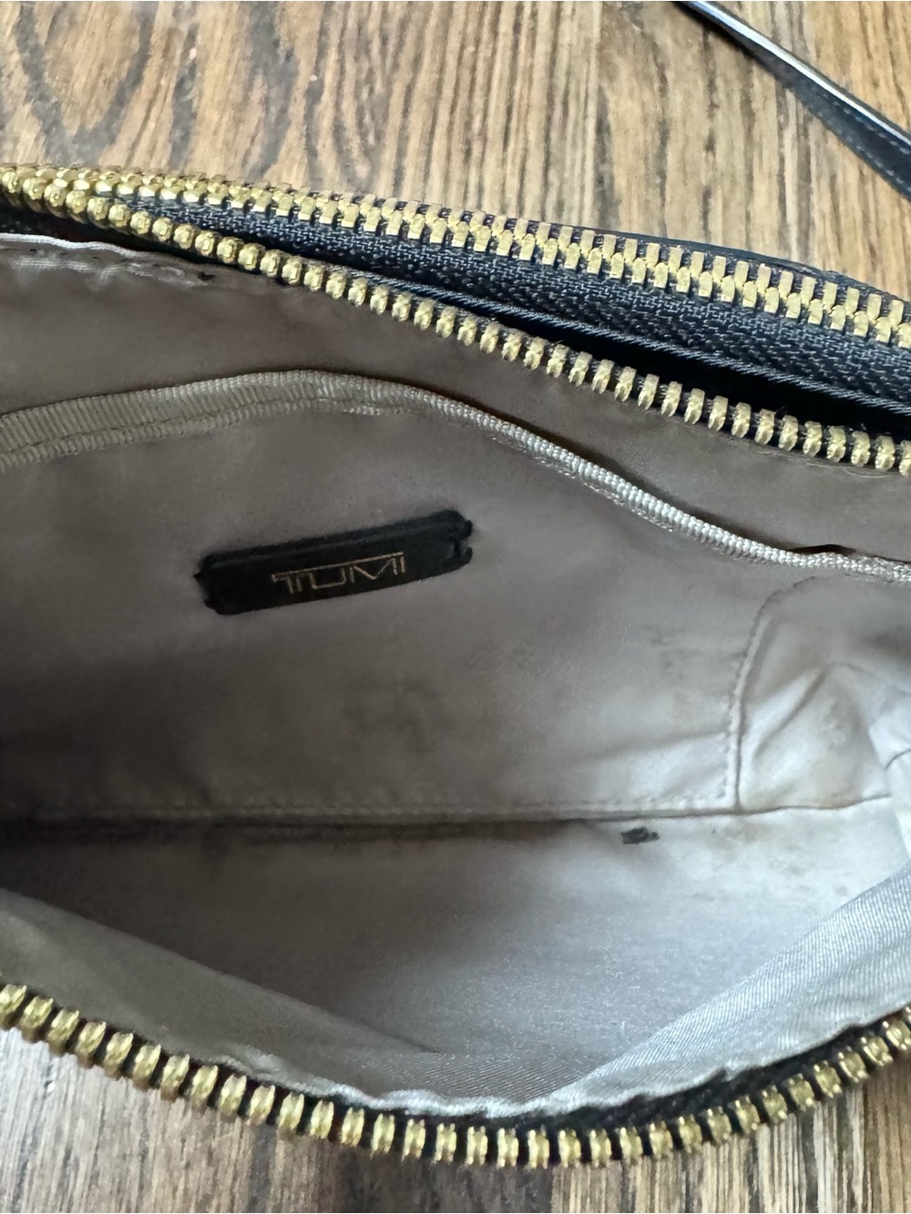 Tumi black Tristen voyager travel pouch crossbody adjustable gold zip purse bag - Picture 8 of 9